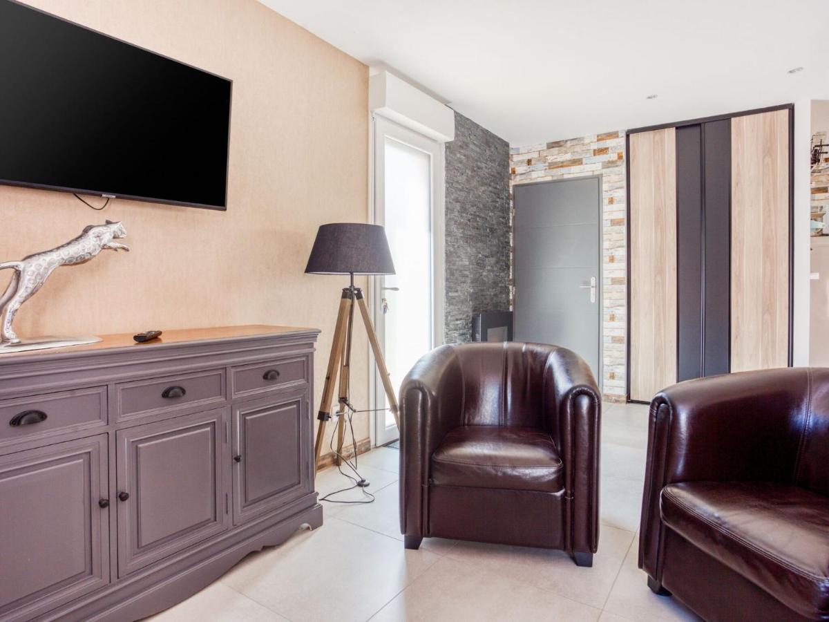 Cosy Apartment In Eperlecques With Fireplace Номер фото