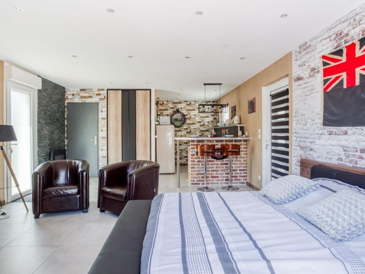 Cosy Apartment In Eperlecques With Fireplace Номер фото