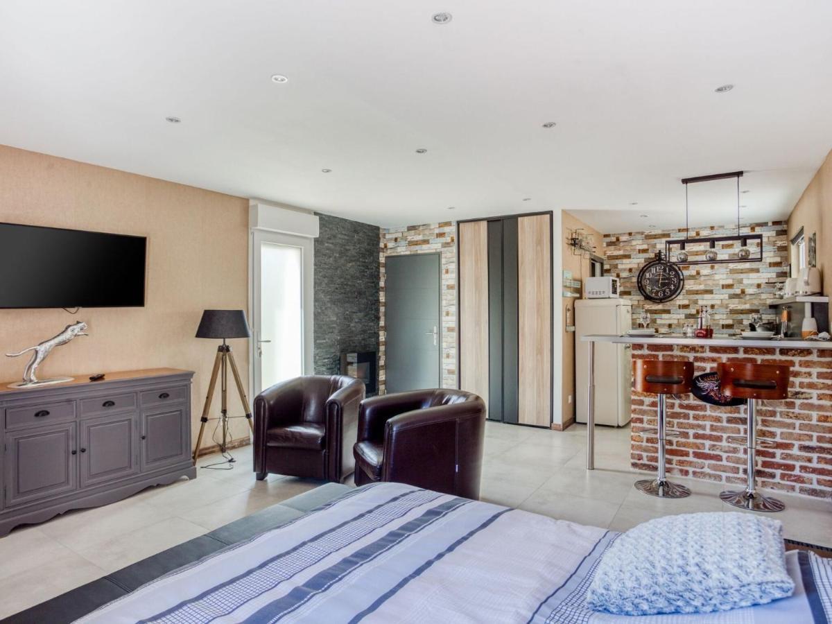 Cosy Apartment In Eperlecques With Fireplace Номер фото