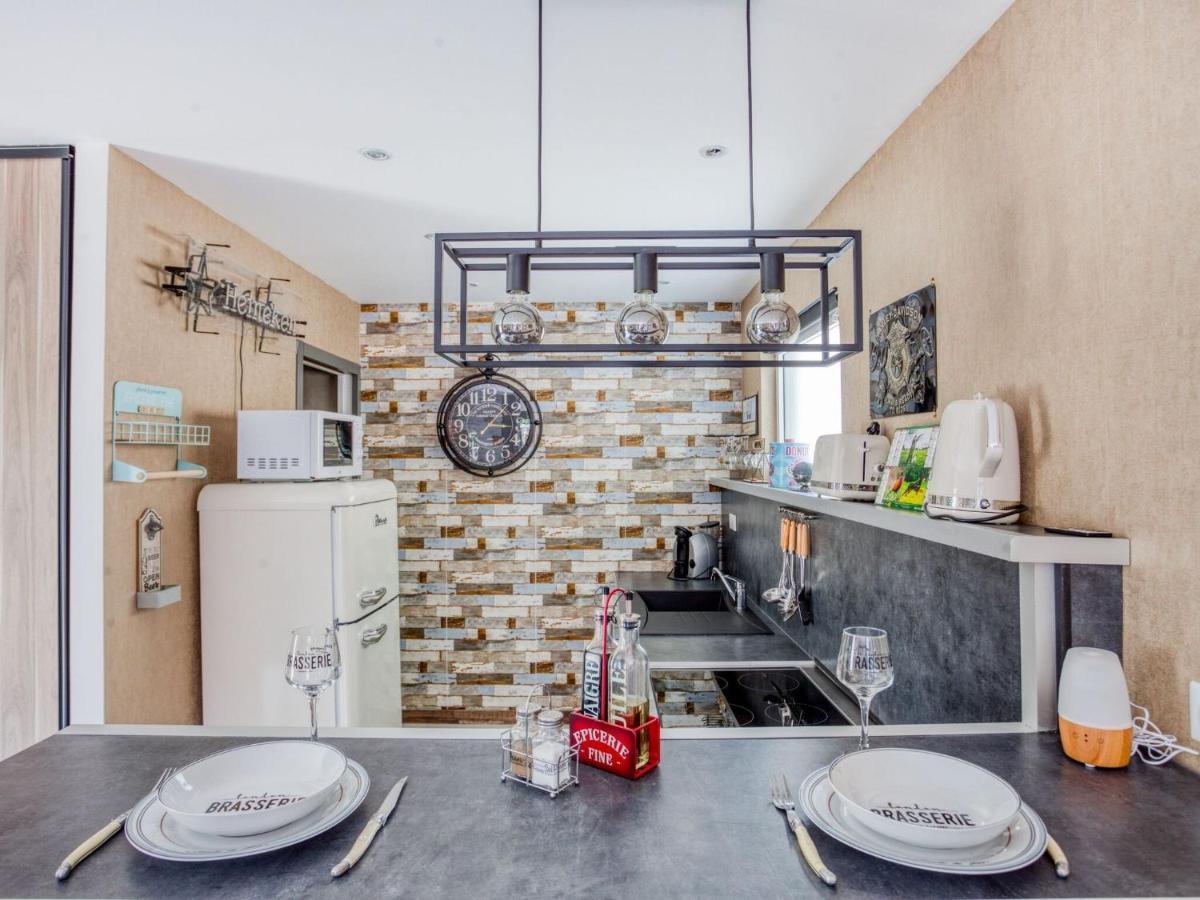 Cosy Apartment In Eperlecques With Fireplace Номер фото